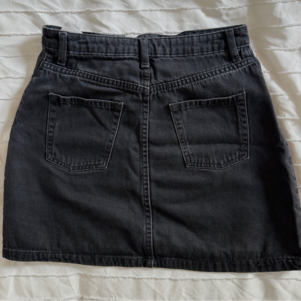 H&M Divided Black denim mini skirt - Picture 2 of 2